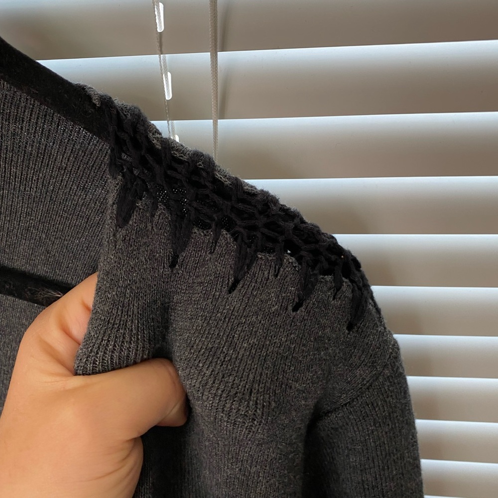 Cute sweater - Picture 3 of 3